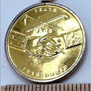 Vintage RARE FIND!! Gold Tone Jefferson Peace and Friendship Medallion Pendant